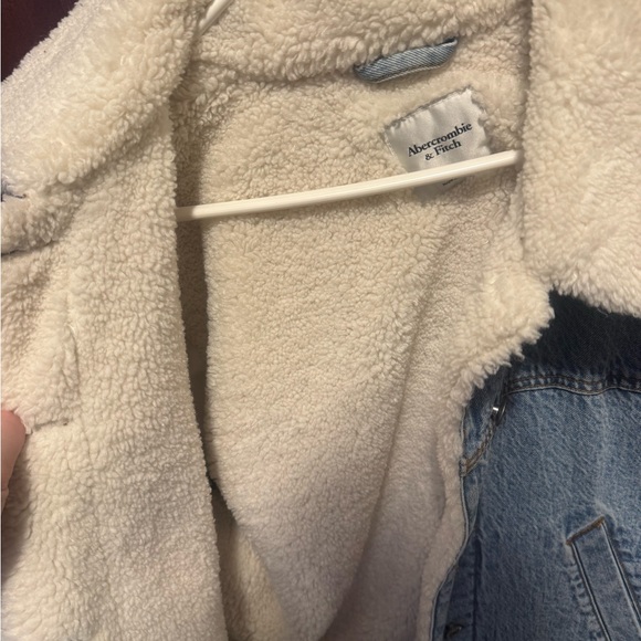 Abercrombie Denim Jacket with Sherpa Lining - Picture 4 of 4